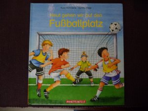 gebrauchtes Buch – Susa Hämmerle, Kyrima Trapp – Heut gehen wir auf den Fußballplatz - Heute gehen wir zum Fussballplatz