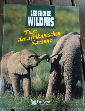 Tiere der afrikanischen Savanne - Elefanten, Löwen, Nashörner, Strauße, Giraffen, Schakale, Gazellen, Hyänen