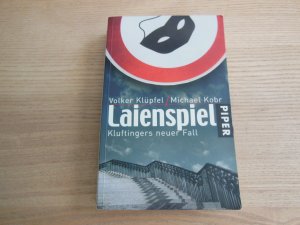 gebrauchtes Buch – Klüpfel, Volker; Kobr, Michael – Laienspiel - Kluftingers neuer Fall