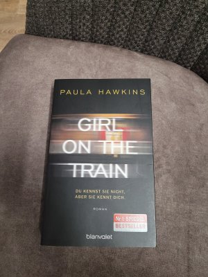 gebrauchtes Buch – Paula Hawkins – Girl on the Train - Du kennst sie nicht, aber sie kennt dich.