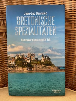 gebrauchtes Buch – Jean-Luc Bannalec – Bretonische Spezialitäten - Kommissar Dupins neunter Fall