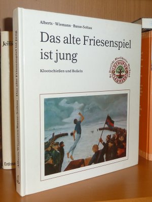 gebrauchtes Buch – Alberts, Ihno & Wiemann – Das alte Friesenspiel ist jung. Klootschießen und Boßeln.