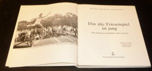 gebrauchtes Buch – Alberts, Ihno & Wiemann – Das alte Friesenspiel ist jung. Klootschießen und Boßeln.