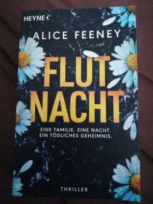 gebrauchtes Buch – Alice Feeney – Flutnacht – Eine Familie. Eine Nacht. Ein tödliches Geheimnis.