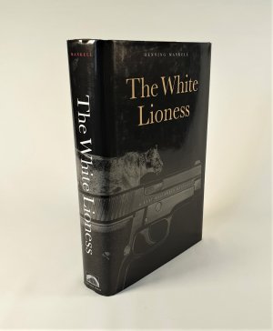 gebrauchtes Buch – Henning Mankell – The White Lioness (Signed First American Edition)