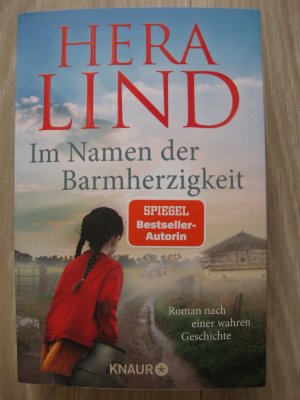 gebrauchtes Buch – Hera Lind – Im Namen der Barmherzigkeit - Roman nach einer wahren Geschichte | Der große neue Nr.-1-SPIEGEL-Bestseller-Tatsachenroman | Der unfassbare Leidensweg eines kleinen Mädchens