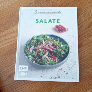 gebrauchtes Buch – Rezepte: Rose Marie Donhauser und 3 weitere – Salate - Genussmomente