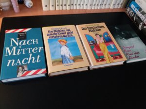 Werke / Werkauswahl von vier Bänden: 1) Das kunstseidene Mädchen. Roman. 2) Kind aller Länder. Das Leben eines Kindes in der Emigration. 3) Das Mädchen […]