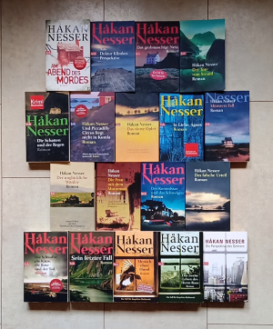 18 X Hakan Nesser - Am Abend des Mordes + Münsters Fall + Das zweite Leben des Herrn Roos + In Liebe, Agnes + Das grobmaschige Netz + Die Perspektive […]