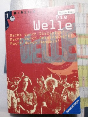 gebrauchtes Buch – Morton Rhue – Die Welle - Bericht über einen Unterrichtsversuch, der zu weit ging