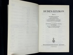 Duden-Lexikon, Bd. 4: 3100 Stichwörter und tabellarische Übersichten, 400 Abbildungen, 154 sechs- bis achtfarbige Kartenseiten, Register mit 30000 Stichwörtern