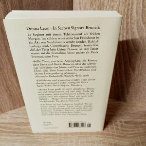 gebrauchtes Buch – Donna Leon – In Sachen Signora Brunetti - Der achte Fall