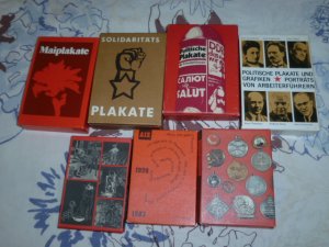 Konvolut 7x DDR Mini Bücher ( Politische Plakate/ Maiplakate/ Solidaritäts Plakate/ Medaillen und Abzeichen der deutschen Arbeiterbewegung, usw,)