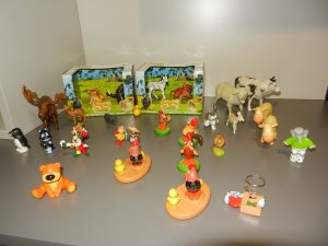 gebrauchtes Spiel – Spielfiguren Tiere - Bauernhof - Wildtiere - Konvolut Figuren ... Zebra, Löwe, Kuh, Huhn, Hahn, ....