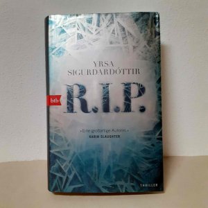 gebrauchtes Buch – Yrsa Sigurdardóttir – R.I.P.