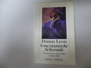 gebrauchtes Buch – Donna Leon – Venezianische Scharade. Commissario Brunettis dritter Fall. Roman. TB