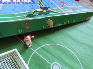 gebrauchtes Spiel – Tipp-Kick Standard Tischfussball Mieg Sport Spiel (Ball und ein Kicker FEHLT)