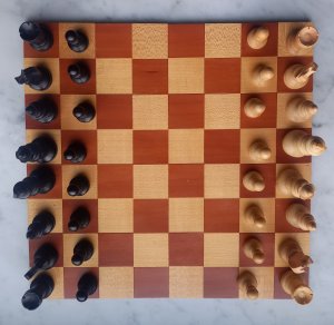 gebrauchtes Spiel – Schach- und Mühlespiel