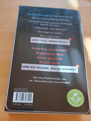 gebrauchtes Buch – Arno Strobel – Die App – Sie kennen dich. Sie wissen, wo du wohnst.