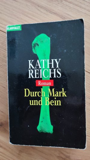 gebrauchtes Buch – Kathy Reichs – Durch Mark und Bein