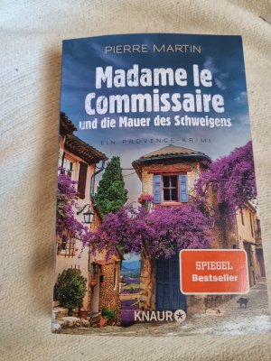 gebrauchtes Buch – Pierre Martin – Madame le Commissaire und die Mauer des Schweigens (Provence Krimi)