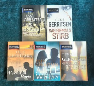 Tess Gerritsen Bücherpaket - Verrat in Paris + Gefährliche Begierde + Akte Weiss + Der Anruf kam nach Mitternacht + Sag niemals stirb