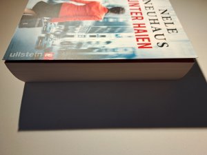 gebrauchtes Buch – Nele Neuhaus – Unter Haien - Roman