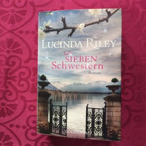 gebrauchtes Buch – Lucinda Riley – Die sieben Schwestern - Band 1 der "Sieben-Schwestern-Serie"