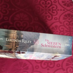 gebrauchtes Buch – Lucinda Riley – Die sieben Schwestern - Band 1 der "Sieben-Schwestern-Serie"