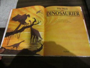 gebrauchtes Buch – Stephan Attmore – Die Welt der Dinosaurier