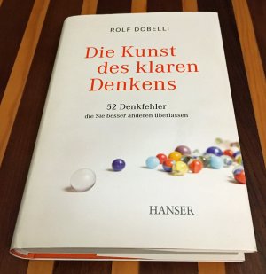 gebrauchtes Buch – Rolf Dobelli – Die Kunst des klaren Denkens - 52 Denkfehler, die Sie besser anderen überlassen