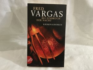 gebrauchtes Buch – Fred Vargas – Bei Einbruch der Nacht