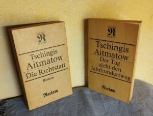 gebrauchtes Buch – Tschingis Aitmatow – Die Richtstatt + Der Tag zieht den Jahrhundertweg (2 DDR-Taschenbuchausgaben im Set)