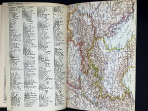 antiquarisches Buch – k. A. – Duden-Lexikon in drei Bänden – Mit über 80000 Stichwörtern auf 7200 Spalten, 6000 Abbildungen sowie 2000 bunten Bildern und Karten nebst zahlreichen Tabellen und Übersichten, Bde. 1-3