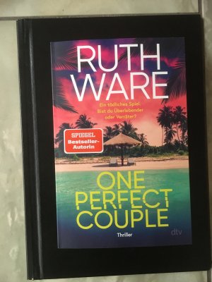 gebrauchtes Buch – Ruth Ware – One Perfect Couple - Der New-York-Times-Bestseller | »Köstlich düster und absolut fesselnd.« LUCY FOLEY