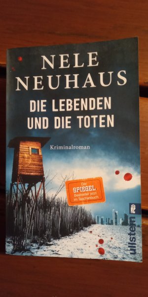 gebrauchtes Buch – Nele Neuhaus – Die Lebenden und die Toten - Kriminalroman