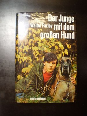 Der Junge mit dem grossen Hund