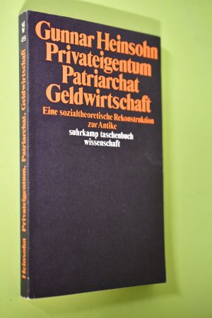 gebrauchtes Buch – Gunnar Heinsohn – Privateigentum, Patriarchat, Geldwirtschaft : eine sozialtheoretische Rekonstruktion zur Antike. Suhrkamp-Taschenbuch Wissenschaft ; 455