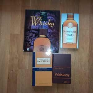 4 Bücher über Whisky