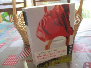 gebrauchtes Buch – Judith Lennox – Die Mädchen mit den dunklen Augen