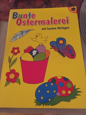 Bunte Ostermalerei mit bunten Vorlagen