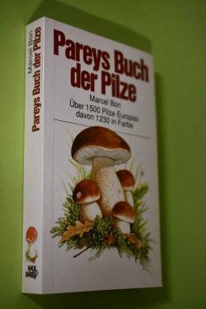 Pareys Buch der Pilze. von Marcel Bon. Mit Ill. von John Wilkinson ... Übers. u. bearb. von Till R. Lohmeyer