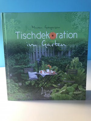 Tischdekoration im Garten