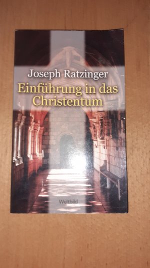 Einführung in das Christentum - Vorlesungen über das apostolische Glaubensbekenntnis ; mit einem neuen einleitenden Essay