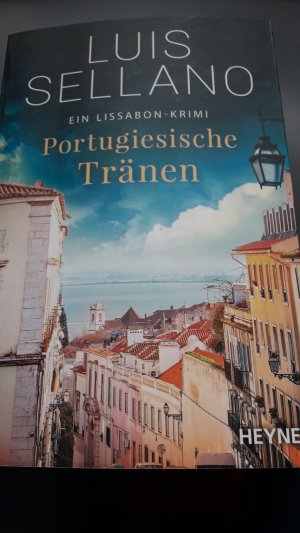 gebrauchtes Buch – Luis Sellano – Portugiesische Tränen - ein Lissabon-Krimi