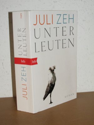 gebrauchtes Buch – Juli Zeh – Unterleuten - Mit dem Dorf stimmt was nicht - ganz massiv