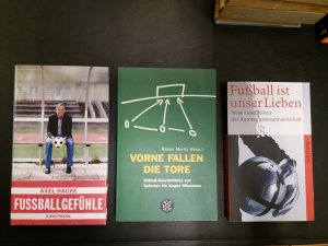 Fußballfieber: Drei Bücher zum Thema Fußball, Fanleben, Fußballgeschichte, Fußballgeschichten: Band 1) Vorne fallen die Tore. Fußballgeschichten von Sokrates […]