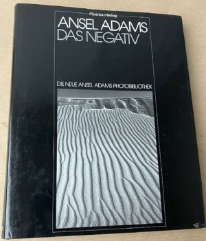 Das Negativ. Von Ansel Adams in Zusammenarbeit mit Robert Baker. Aus dem Englischen übertragen von Fritz Presser. (= Die Neue Ansel Adams Photobibliothek […]