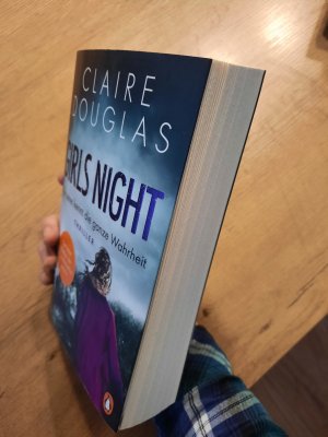 gebrauchtes Buch – Claire Douglas – Girls Night - Nur eine kennt die ganze Wahrheit - Thriller. Der neue Thriller der SPIEGEL-Nr.-1-Bestsellerautorin