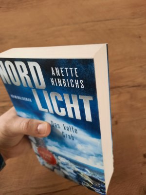 gebrauchtes Buch – Anette Hinrichs – Nordlicht - Das kalte Grab